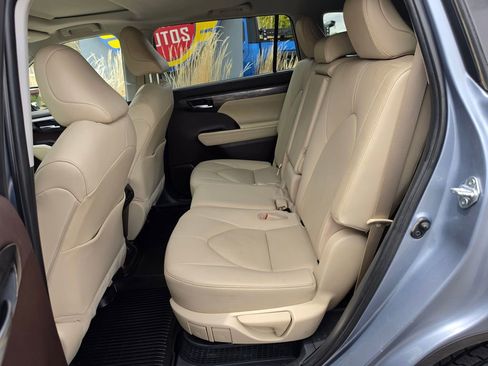 Used 2021 Toyota Highlander Limited AWD/4WD image 18