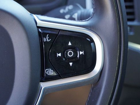 Used 2020 Volvo XC90 T6 Momentum w/ Advanced Package image 16