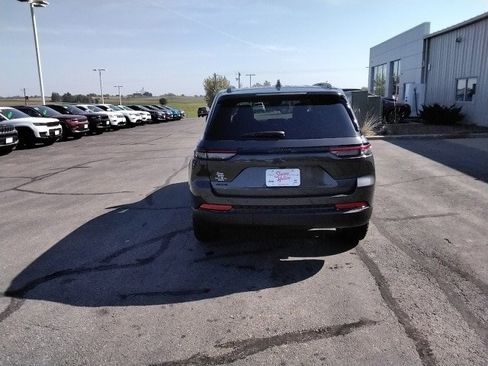 New 2025 Jeep Grand Cherokee Altitude w/ Trailer Tow Package image 9