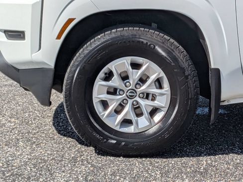 Certified 2024 Nissan Frontier SV w/ Tow Package RWD image 13