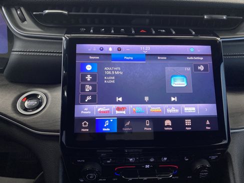 Used 2024 Jeep Grand Cherokee L Limited w/ Luxury Tech Group II image 17