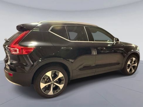 Used 2025 Volvo XC40 B5 Plus AWD/4WD image 3