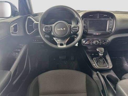 Used 2025 Kia Soul LX w/ LX Technology Package FWD image 20