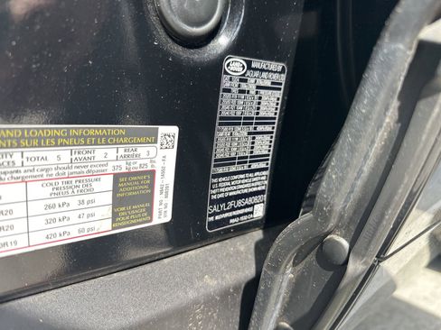 Certified 2025 Land Rover Range Rover Velar Dynamic SE image 10