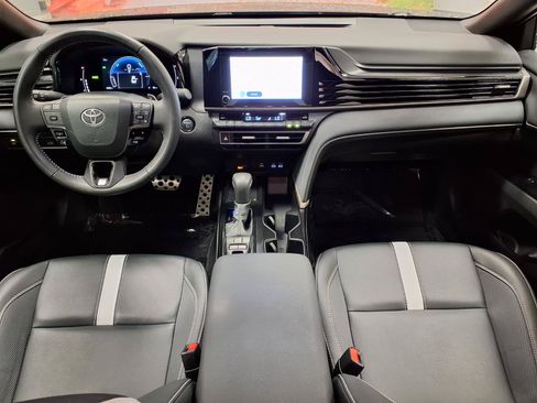 Used 2025 Toyota Camry SE FWD image 14