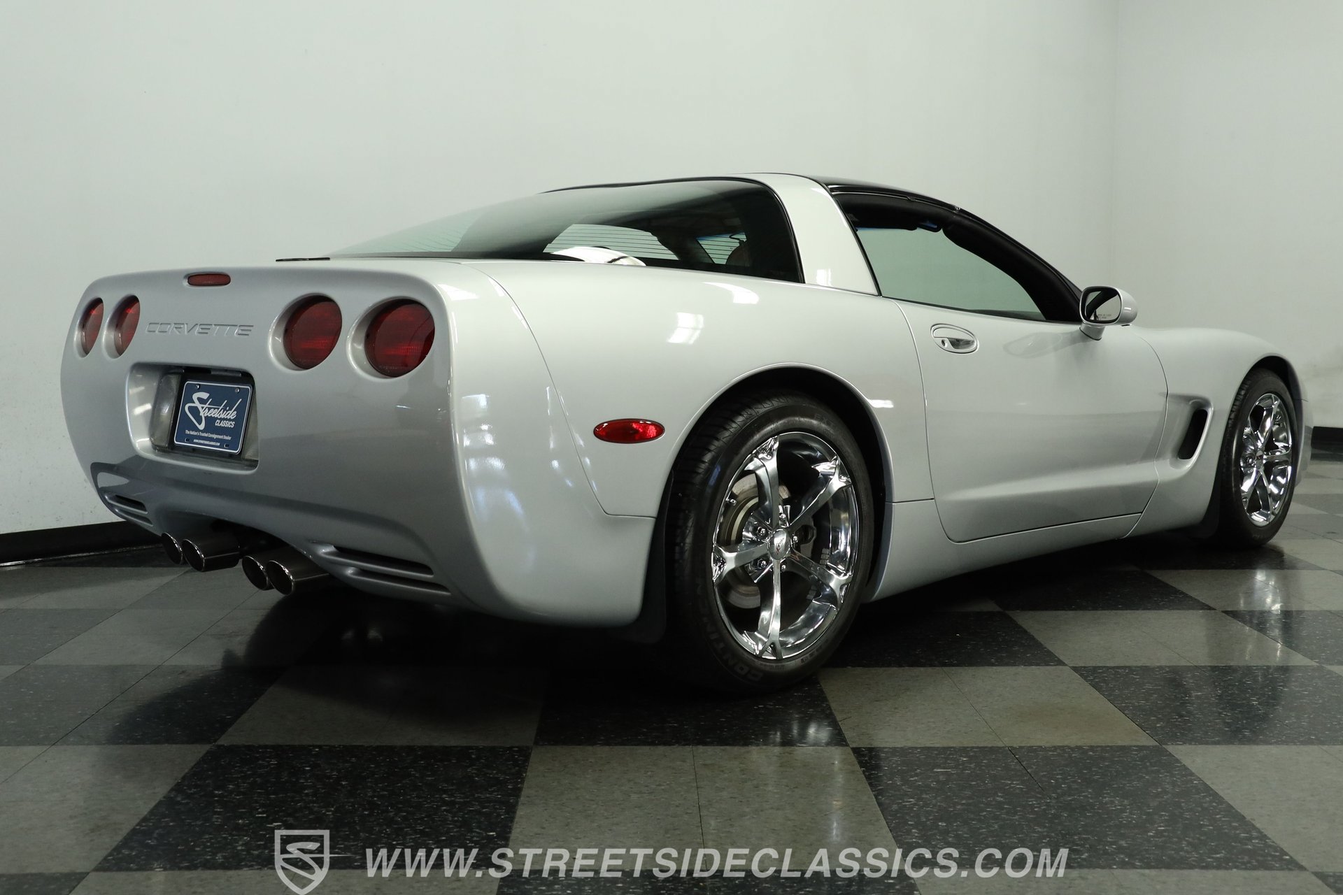 Used 1998 Chevrolet Corvette Coupe w/ Roof Pkg RWD image 25