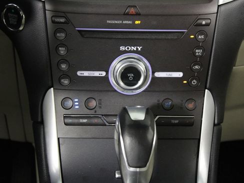 Used 2018 Ford Edge Titanium w/ Equipment Group 301A AWD/4WD image 22