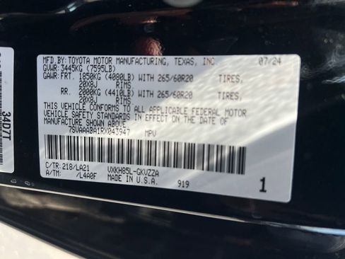 Used 2024 Toyota Sequoia Platinum AWD/4WD image 42