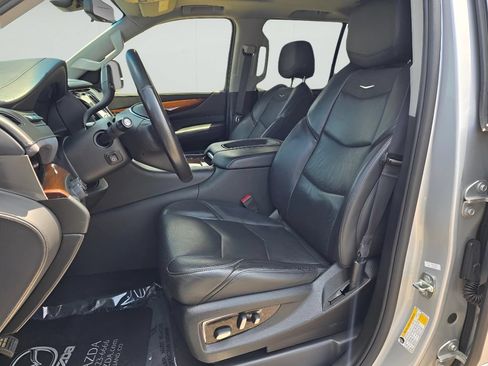 Used 2019 Cadillac Escalade Luxury AWD/4WD image 10