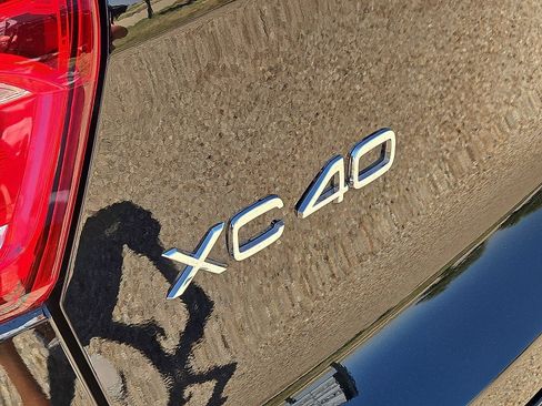 Certified 2026 Volvo XC40 B5 Plus AWD/4WD image 12