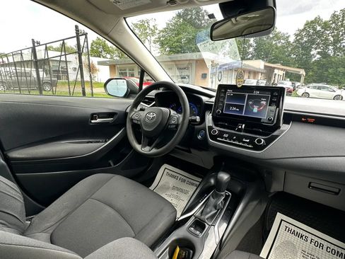 Used 2020 Toyota Corolla LE FWD image 30