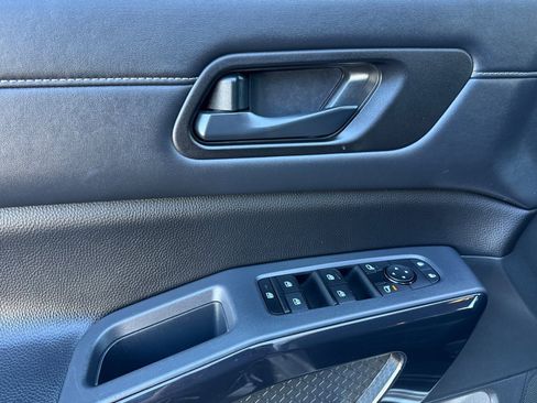 Used 2024 Nissan Pathfinder SV image 15