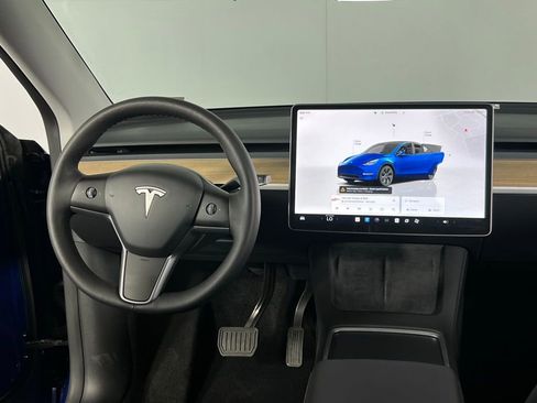 Used 2024 Tesla Model Y Long Range image 11