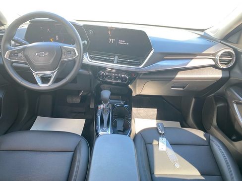 Used 2025 Chevrolet Trax ACTIV FWD image 16