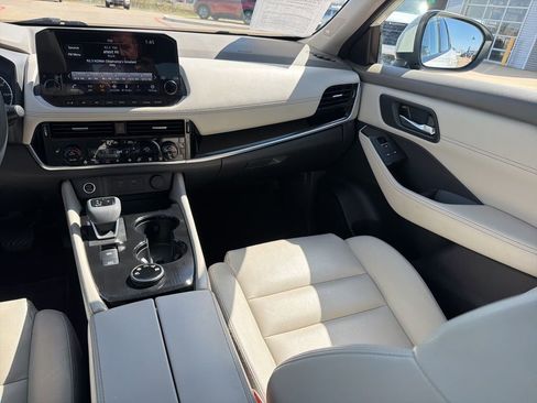 Used 2023 Nissan Rogue SL w/ SL Premium Package image 19