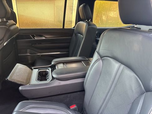 Used 2023 Jeep Grand Wagoneer Series II image 12