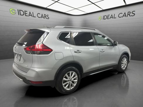 Used 2017 Nissan Rogue SV FWD image 5