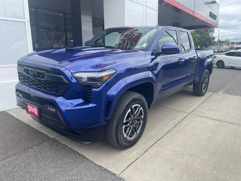 Used 2025 Toyota Tacoma TRD Sport AWD/4WD image 2