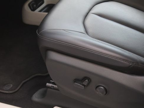 Used 2024 Chrysler Pacifica Touring-L FWD image 30