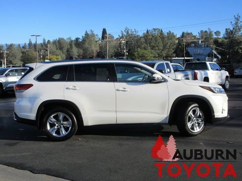 Used 2019 Toyota Highlander Limited image 3
