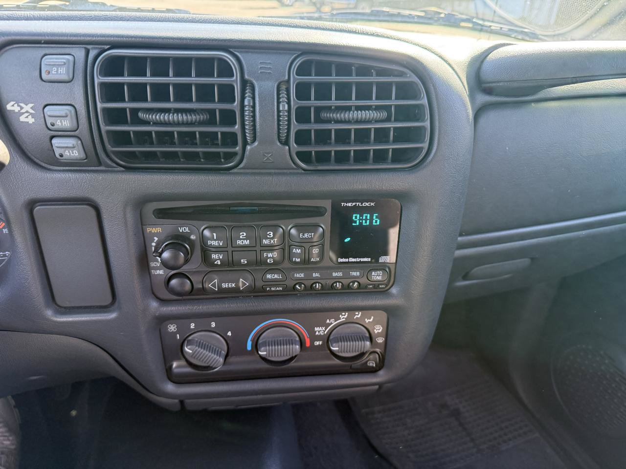 Used 2001 Chevrolet S10 Pickup LS AWD/4WD image 36