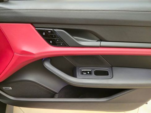 Used 2021 Porsche Taycan 4S w/ Premium Package image 28