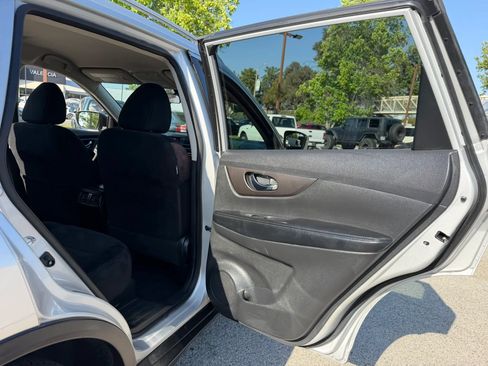Used 2014 Nissan Rogue SV FWD image 14