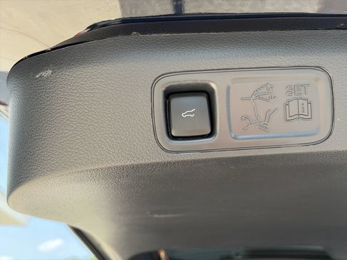 Used 2023 Ford Expedition Limited RWD image 34