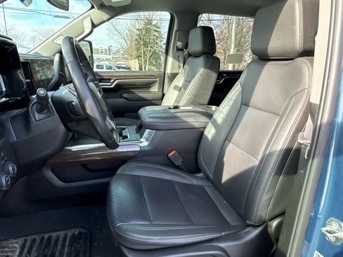 Used 2024 Chevrolet Silverado 2500 LT w/ Convenience Package image 5