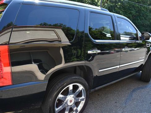 Used 2011 Cadillac Escalade Premium AWD/4WD image 52
