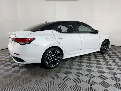 Used 2025 Nissan Sentra SR w/ SR Premium Package image 7
