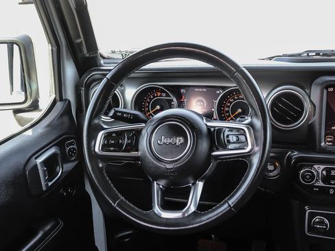 Used 2018 Jeep Wrangler Unlimited Sahara AWD/4WD image 18