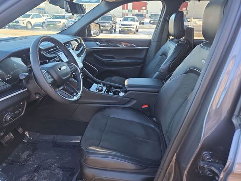 Used 2023 Jeep Grand Cherokee Trailhawk w/ Advanced Protech Group II image 11