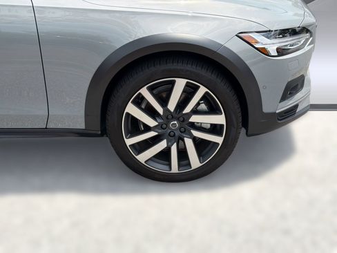 Certified 2025 Volvo V90 B6 Cross Country Ultra AWD/4WD image 12