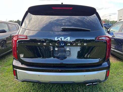 Used 2024 Kia Telluride S w/ S Sunroof Package FWD image 3
