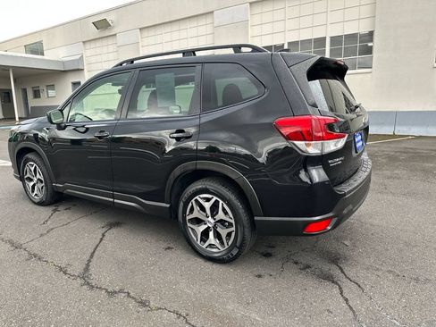 Used 2023 Subaru Forester Premium AWD/4WD image 4