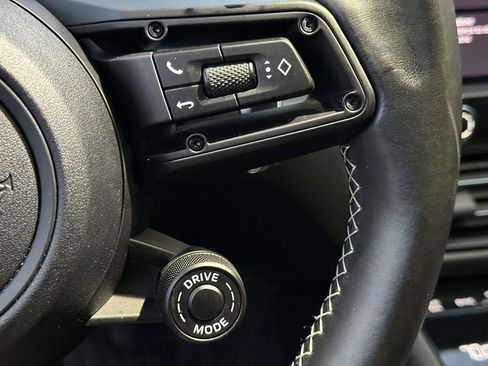 Used 2023 Porsche Macan Turbo image 25