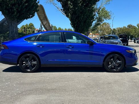 Used 2023 Honda Accord Sport image 3