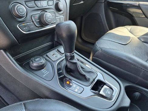 Used 2023 Jeep Cherokee Altitude Lux AWD/4WD image 12