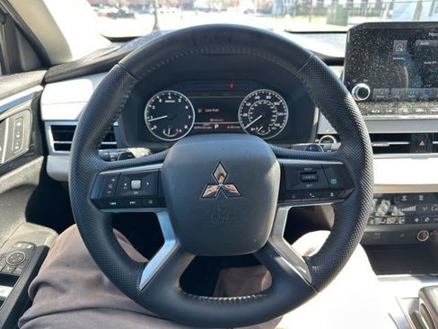 Used 2022 Mitsubishi Outlander SEL image 40