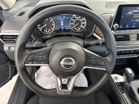 Used 2024 Nissan Altima 2.5 SV FWD image 24
