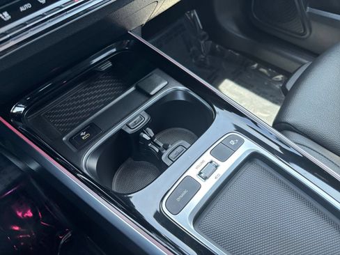 Used 2025 Mercedes-Benz GLB 250 4MATIC image 44