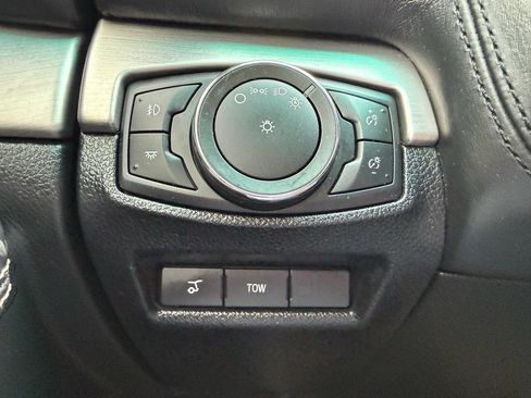 Used 2016 Ford Explorer Platinum image 27