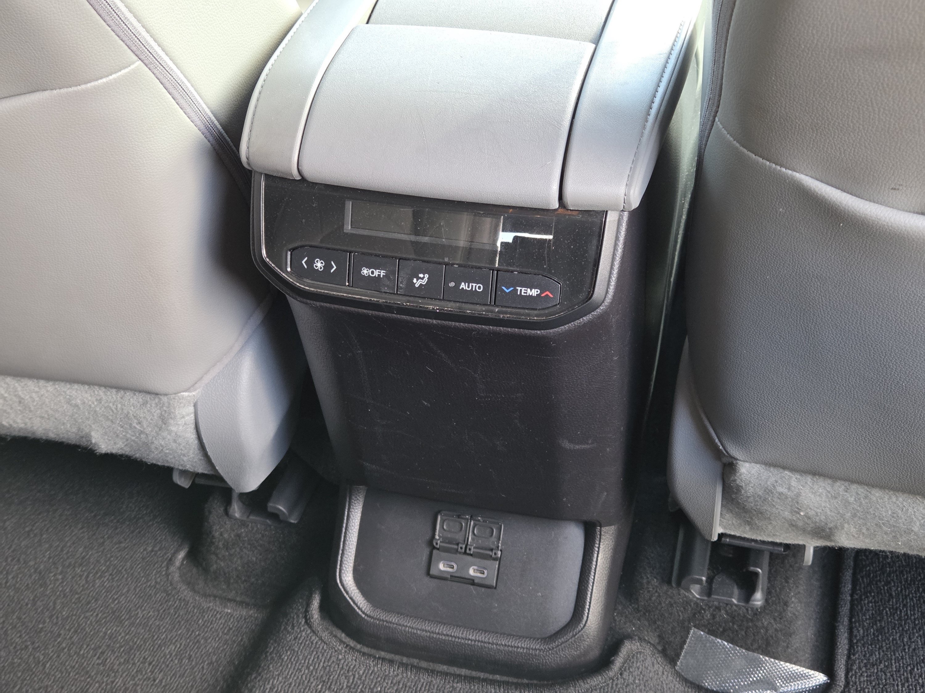 Used 2023 Toyota Highlander XLE AWD/4WD image 34