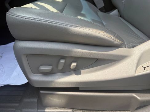 Used 2018 Chevrolet Tahoe LT w/ Luxury Package AWD/4WD image 13