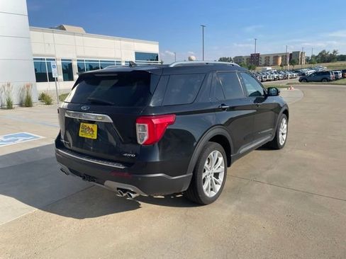 Used 2023 Ford Explorer Platinum w/ Technology Package AWD/4WD image 4