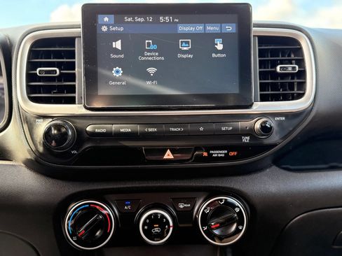 Used 2021 Hyundai Venue SE FWD image 25