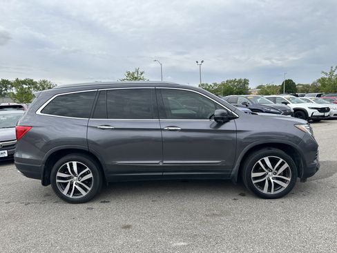 Used 2017 Honda Pilot Touring image 3