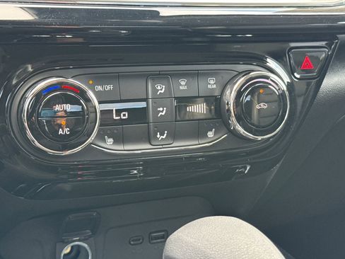 Used 2024 Chevrolet Trax ACTIV w/ Sunroof Package image 20