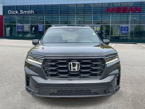 Used 2025 Honda Pilot Sport image 2